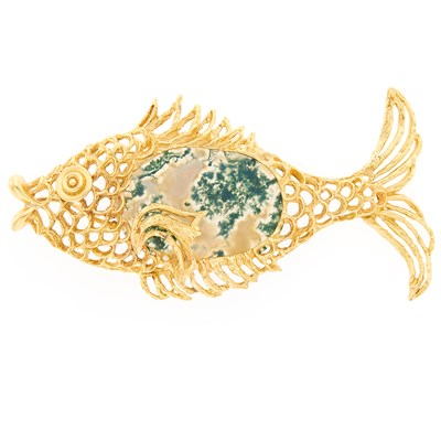 Lot 1117 - Gold and Moss Agate Fish Pendant-Brooch