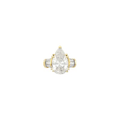 Lot 129 - Gold and Diamond Ring