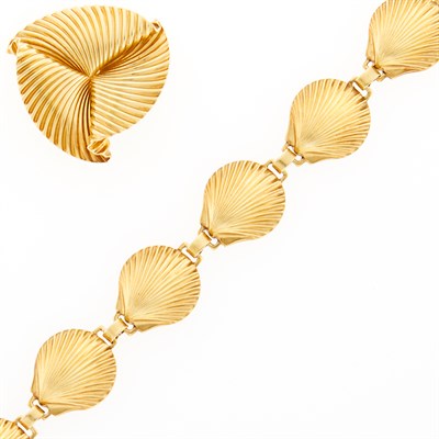 Lot 1246 - Gold Shell Link Bracelet and Tiffany & Co. Ribbon Clip-Brooch