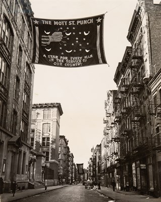 Lot 136 - WEEGEE [=FELLIG, ARTHUR] (1899-1968) The Mott...