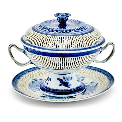 Lot 618 - Chinese Export Blue and White Porcelain Reticulated Covered Chestnut Basket and Stand