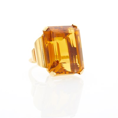 Lot 1033 - Gold and Citrine Ring