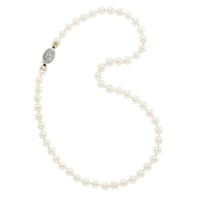 Lot 44 - Cultured Pearl Necklace with White Gold and Diamond Clasp