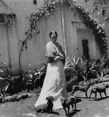 Lot 63 - FREUND, GISELE (1908-2000); Frida Kahlo avec...