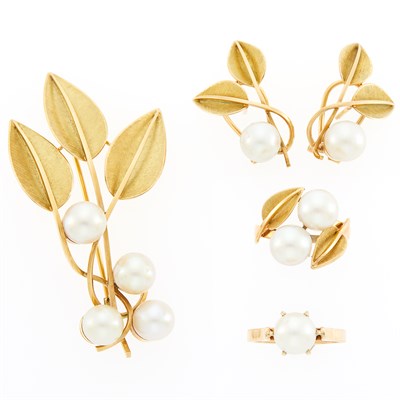Lot 1283 - Gold and Cultured Pearl Brooch, Pair of Earrings and Two Rings