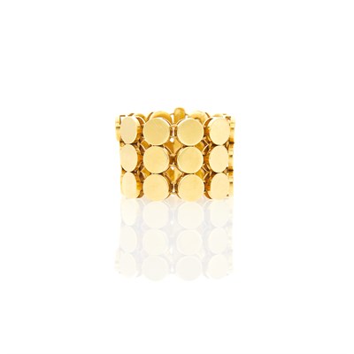 Lot 1004 - Gucci Wide Three Row Gold Disc Flexible Band Ring