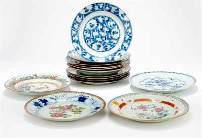 Lot 144 - Thirteen Chinese Export Porcelain Plates