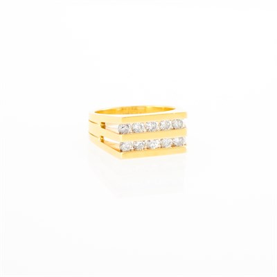 Lot 1085 - Gold and Diamond Ring