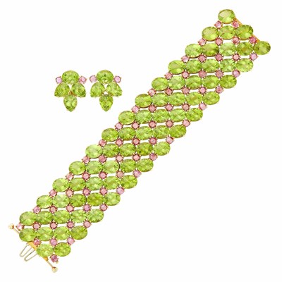 Lot 24 - Paolo Costagli Wide Gold, Peridot and Pink Sapphire Bracelet and Pair of Earclips