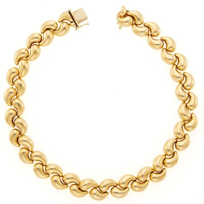 Lot 2041 - Gold Necklace