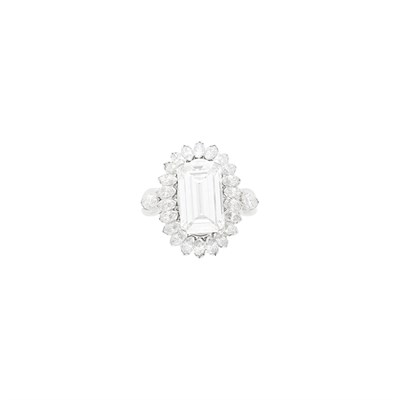 Lot 110 - Platinum and Diamond Ring