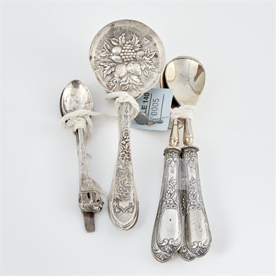 Lot 5 - 12 Pieces of Silverware, 7 ozs., 4 handles