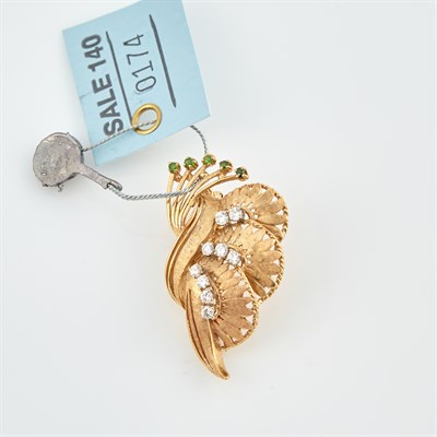 Lot 174 - Diamond and Stone Pin, 9 diamonds about 0.65...
