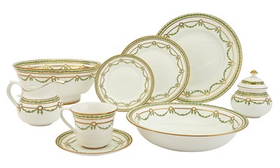 Lot 187 - Thomas Goode Green Garland Pattern Porcelain...