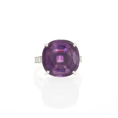 Lot 2044 - Gold, Platinum, Amethyst and Diamond Ring