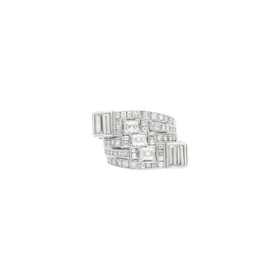Lot 160 - Platinum and Diamond Ring