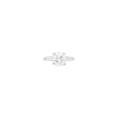 Lot 105 - Platinum and Diamond Ring
