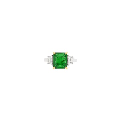 Lot 156 - Platinum, Gold, Emerald and Diamond Ring