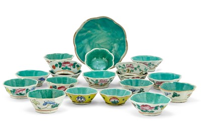 Lot 124 - Group of Chinese Export Porcelain Articles