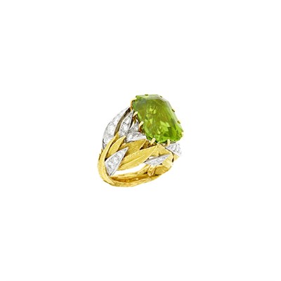 Lot 31 - Sterlé Gold, Platinum, Peridot and Diamond Ring, France
