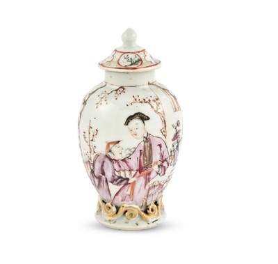 Lot 125 - A Chinese Export Covered Porcelain Tea Canister