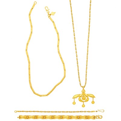 Lot 1197 - High Karat Gold and Gold Necklace/Bracelet Combination, Necklace, Bracelet and Insect Pendant-Brooch