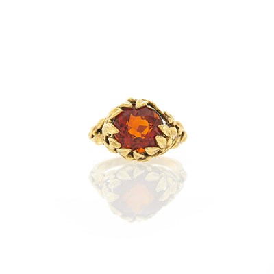 Lot 14 - Gold and Garnet Ring
