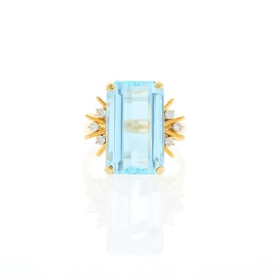 Lot 1003 - Gold, Aquamarine and Diamond Ring