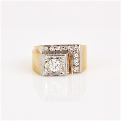 Lot 311 - Diamond Ring, 10 diamonds, center stone about...