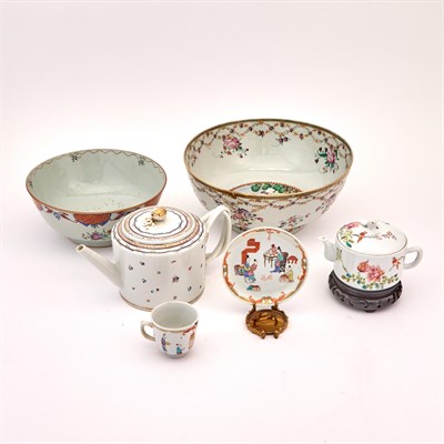 Lot 220 - Six Pieces of Chinese Export Porcelain