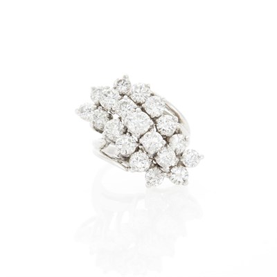 Lot 1031 - White Gold and Diamond Cluster Ring