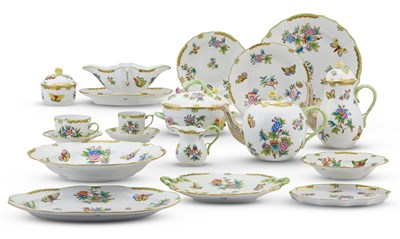 Lot 362 - Herend Porcelain Queen Victoria Pattern Table Service