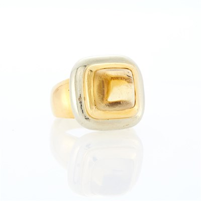 Lot 1078 - Gold and Citrine Ring