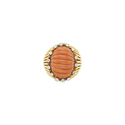Lot 19 - Gold, Fluted Coral and Diamond Ring