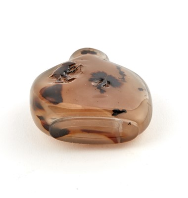 Lot 13 - A Chinese Shadow Agate Snuff Bottle