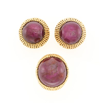 Lot 2116 - Gold and Star Ruby Ring and Pair of Earclips