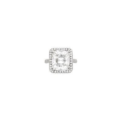 Lot 236 - White Gold and Diamond Ring