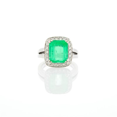 Lot 1116 - White Gold, Emerald and Diamond Ring