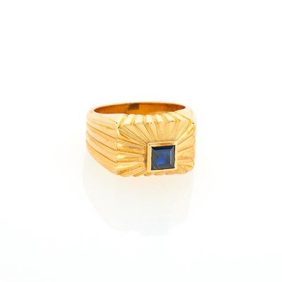 Lot 1257 - Gold and Sapphire Ring