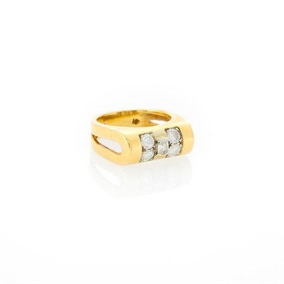 Lot 1081 - Hammerman Brothers Gold and Diamond Ring