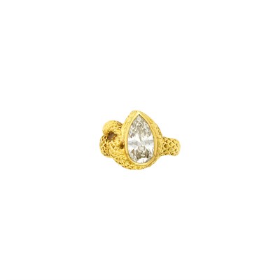 Lot 89 - Gold and Diamond Serpent Ring