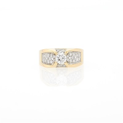 Lot 1022 - Two-Color Gold and Diamond Ring