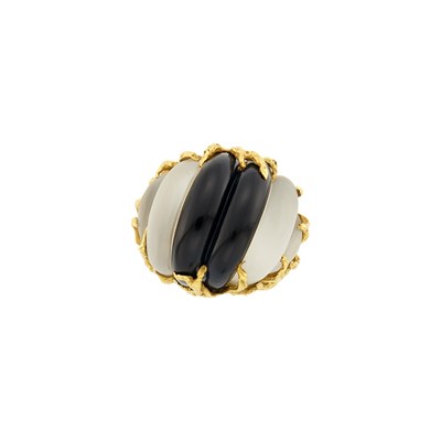 Lot 216 - Arthur King Gold, Carved Frosted Rock Crystal and Black Onyx Ring