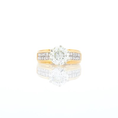 Lot 1163 - Gold and Diamond Ring