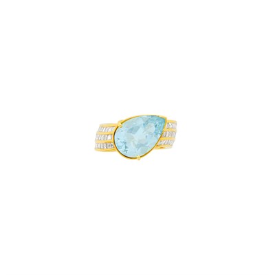 Lot 19 - Gold, Aquamarine and Diamond Ring