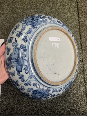 Lot 324 - A Chinese Blue and White Porcelain Dish