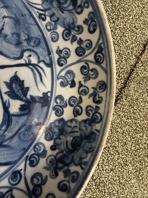 Lot 324 - A Chinese Blue and White Porcelain Dish