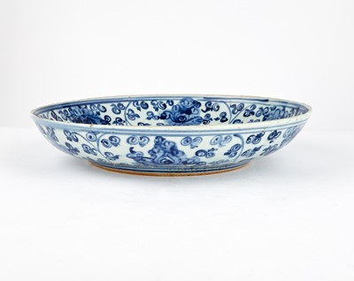 Lot 324 - A Chinese Blue and White Porcelain Dish