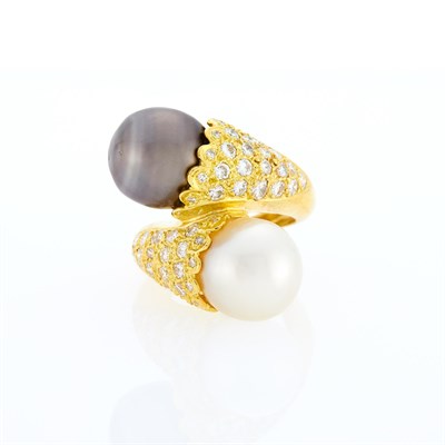 Lot 1116 - Gold, White and Gray South Sea Cultured Pearl and Diamond Crossover Ring