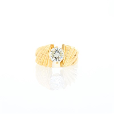 Lot 1112 - Gold and Diamond Ring